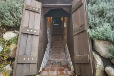 Eingang zur Erdsauna