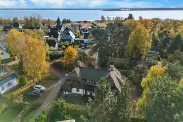 Haferlandhaus Luftbild mit Seeblick